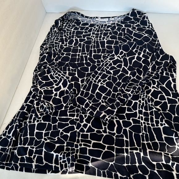 NWOT Susan Graver Navy and White Liquid Knit Top - Picture 6 of 6